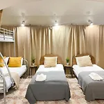 For 12 Guests In Center